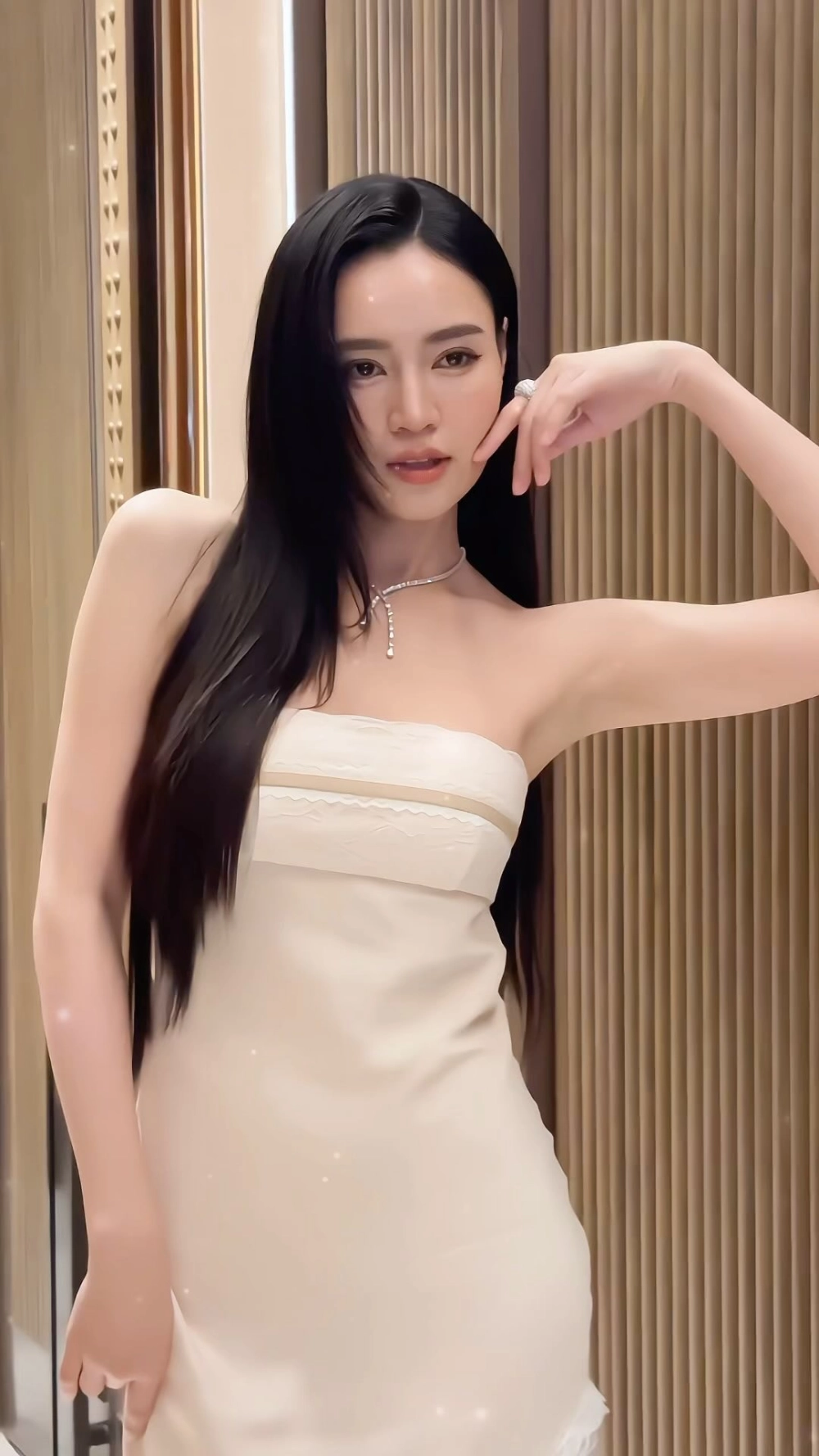 Cực cá tính với hình nền gái xinh ngầu cho điện thoại độc đáo