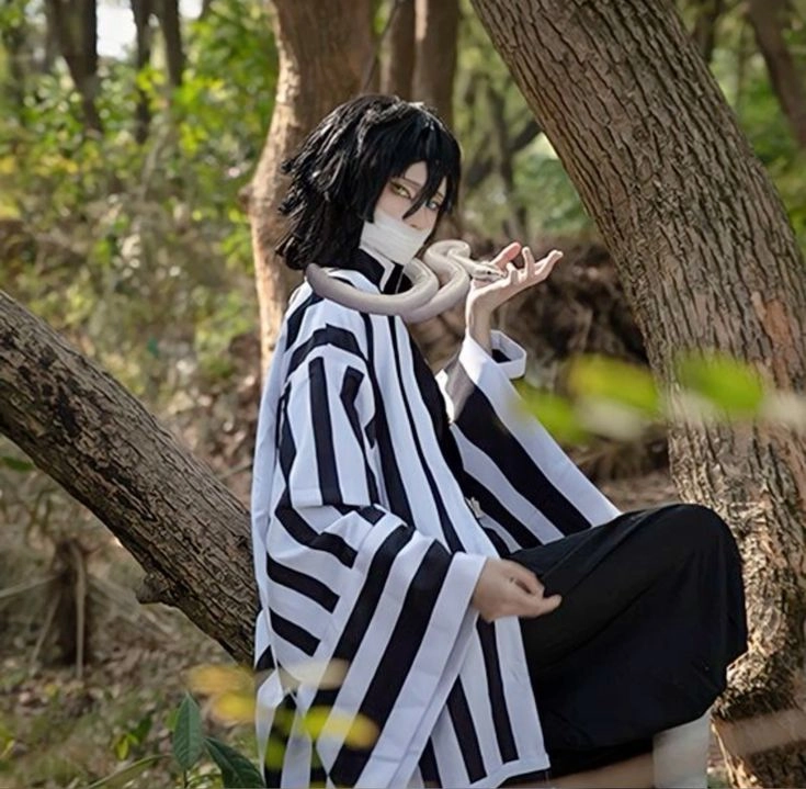 Iguro cosplay với dải băng đặc trưng cực cuốn hút