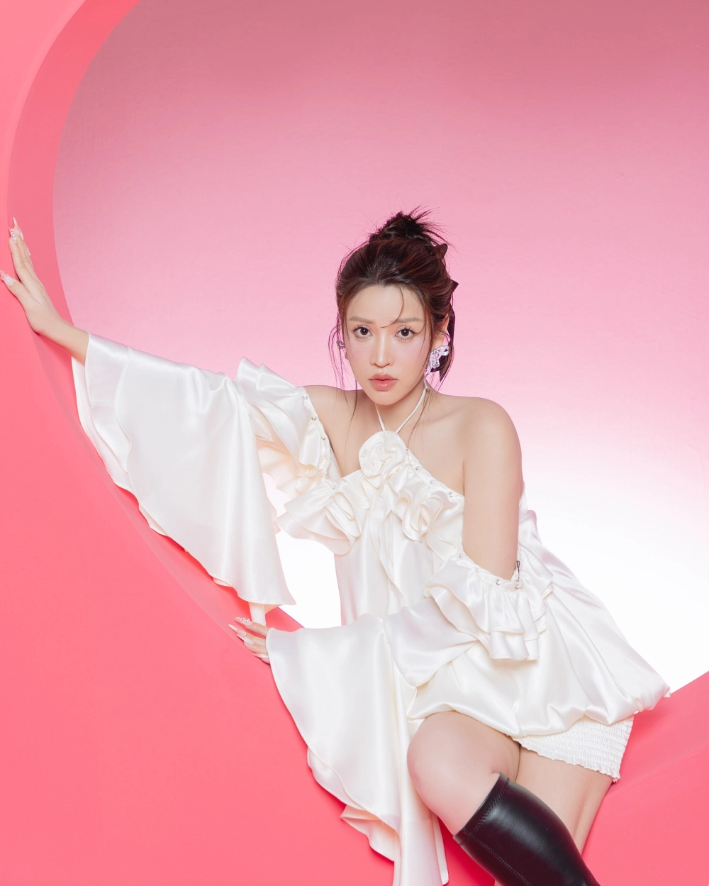 Cùng xem gái xinh chân dài trung quốc sải bước đầy tự tin