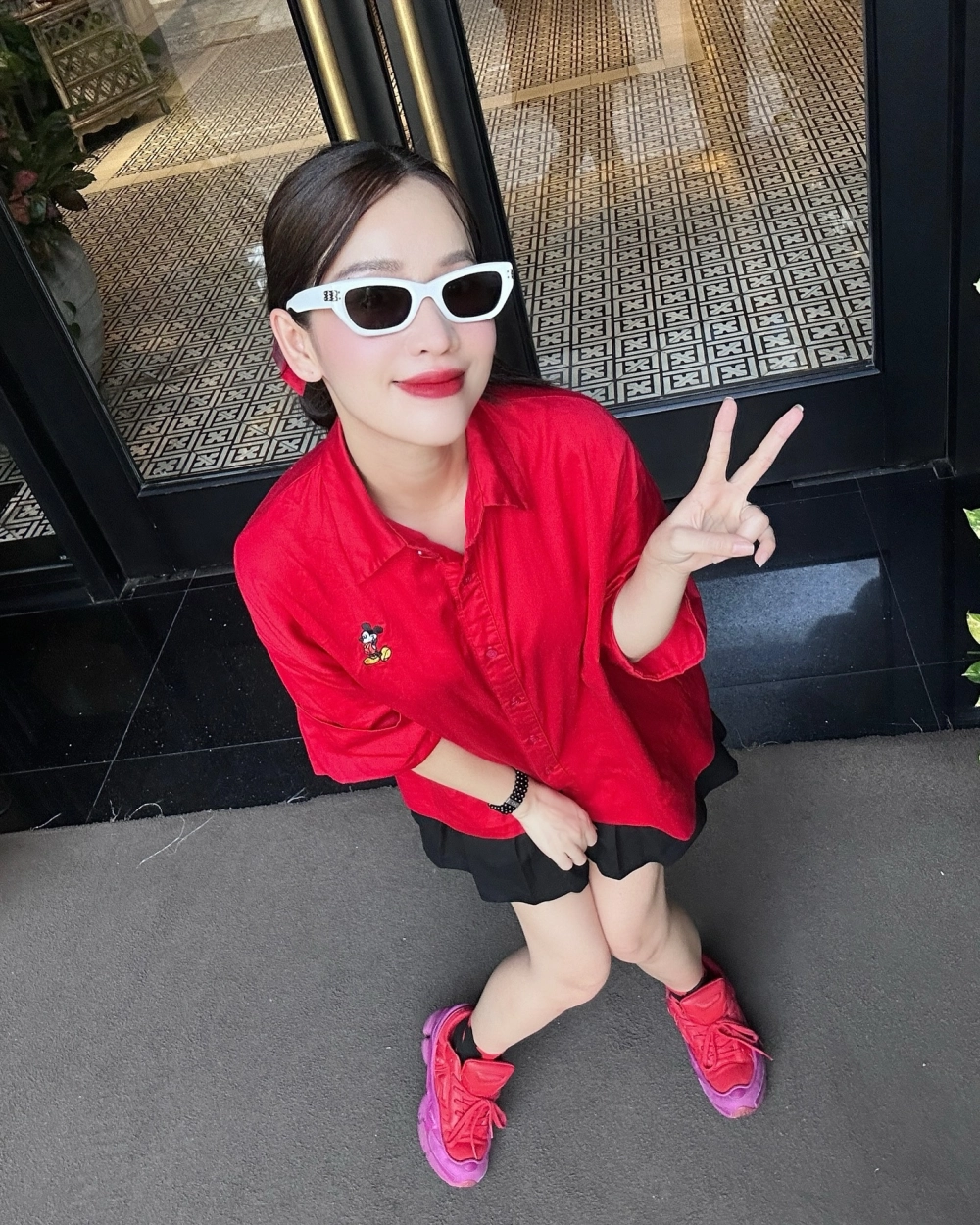 Ảnh giản dị khơi gợi câu hỏi Puka theo đạo gì