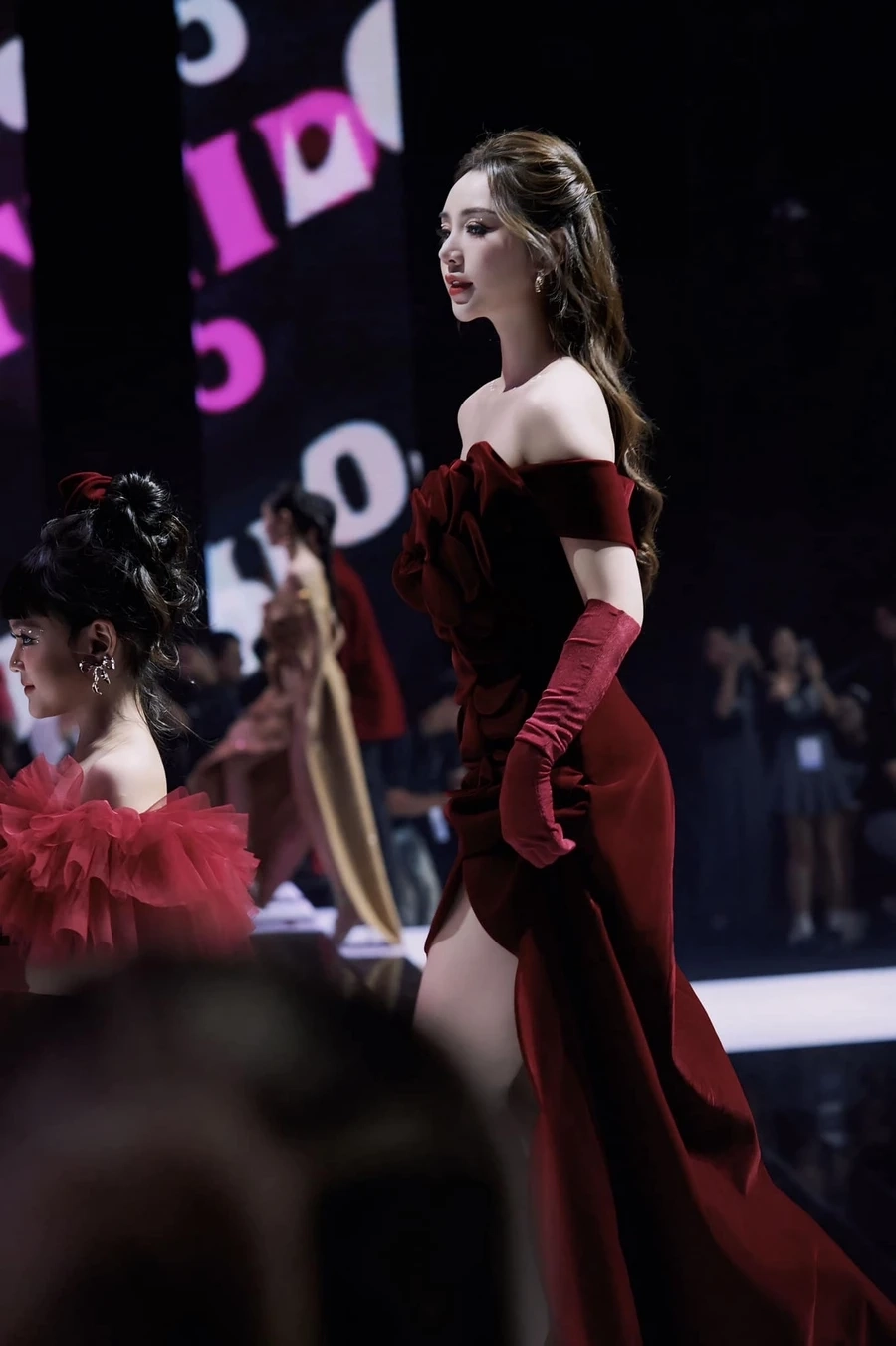 Ảnh cắt từ những khoảnh khắc nổi bật trong video Quỳnh Kool