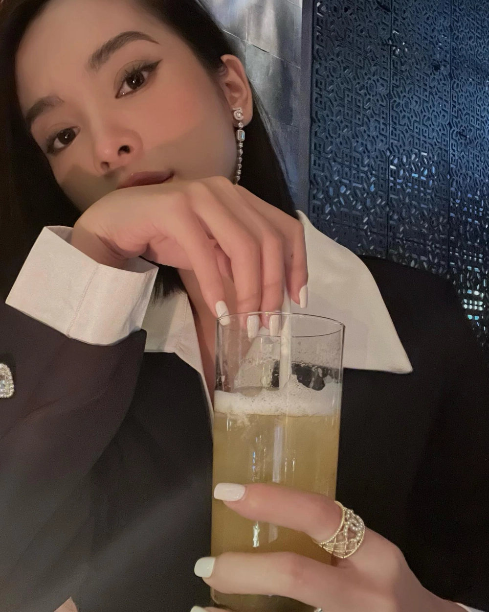 Ảnh hậu trường trong buổi Quỳnh Lương livestream