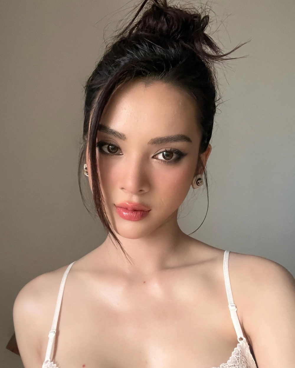 Visual thanh mảnh làm nổi bật chiều cao Quỳnh Lương