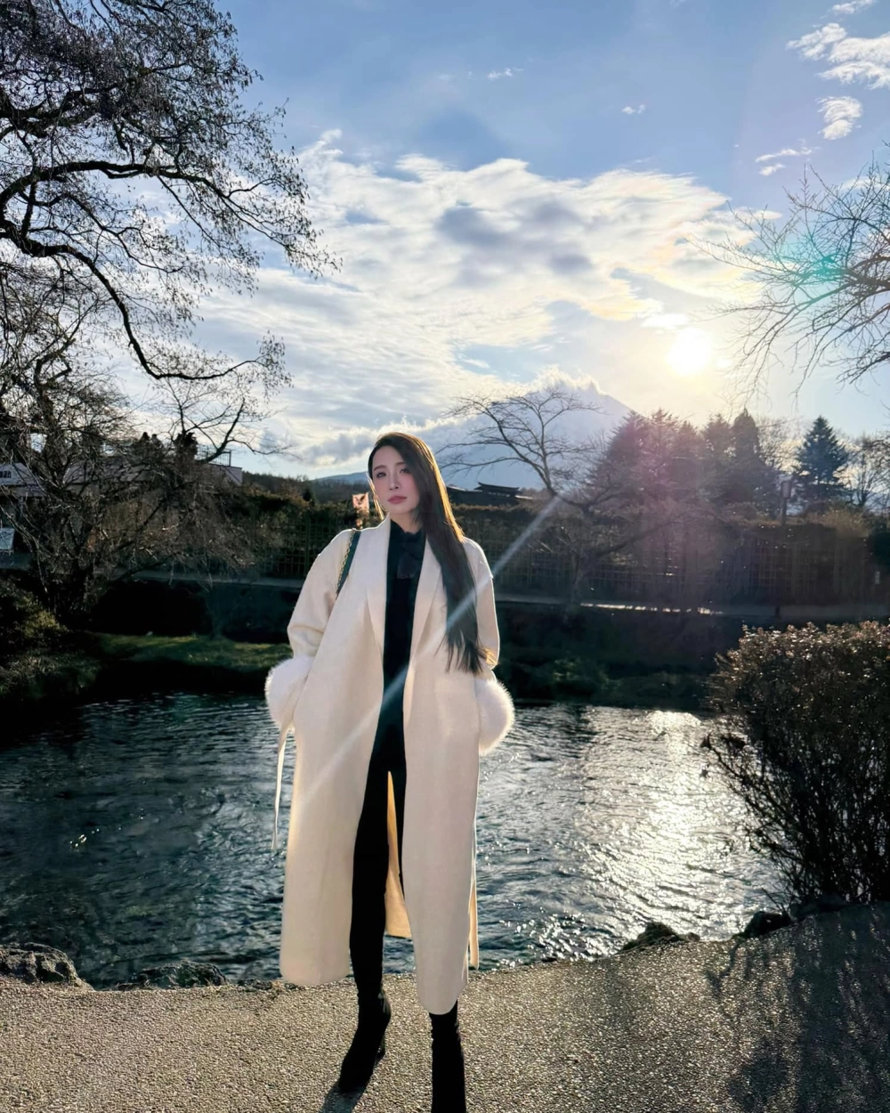 Tạo hình nổi bật của Quỳnh Nga chị đẹp rẽ sóng