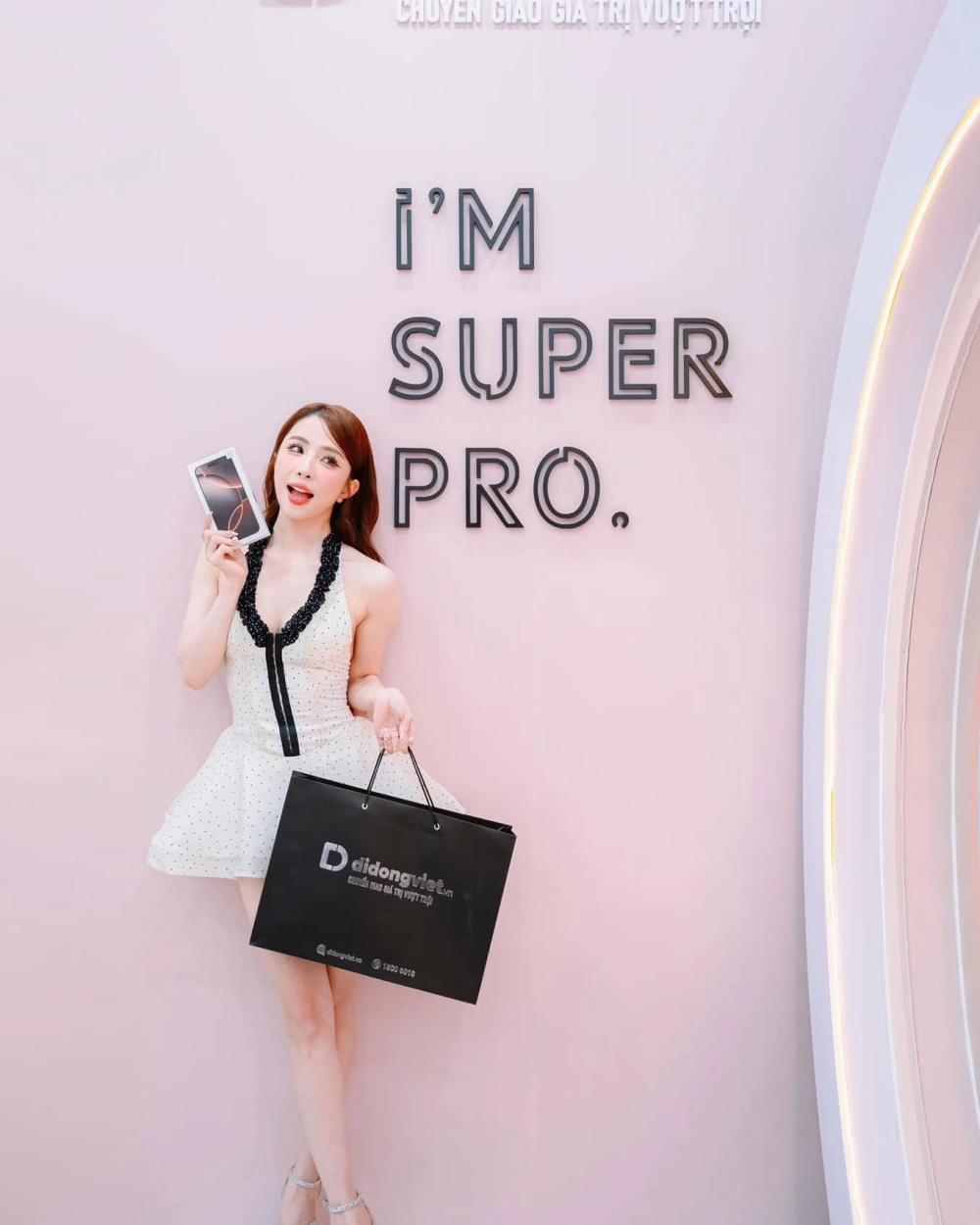 Hình ảnh biểu diễn minh họa các bài hát trong Quỳnh Nga