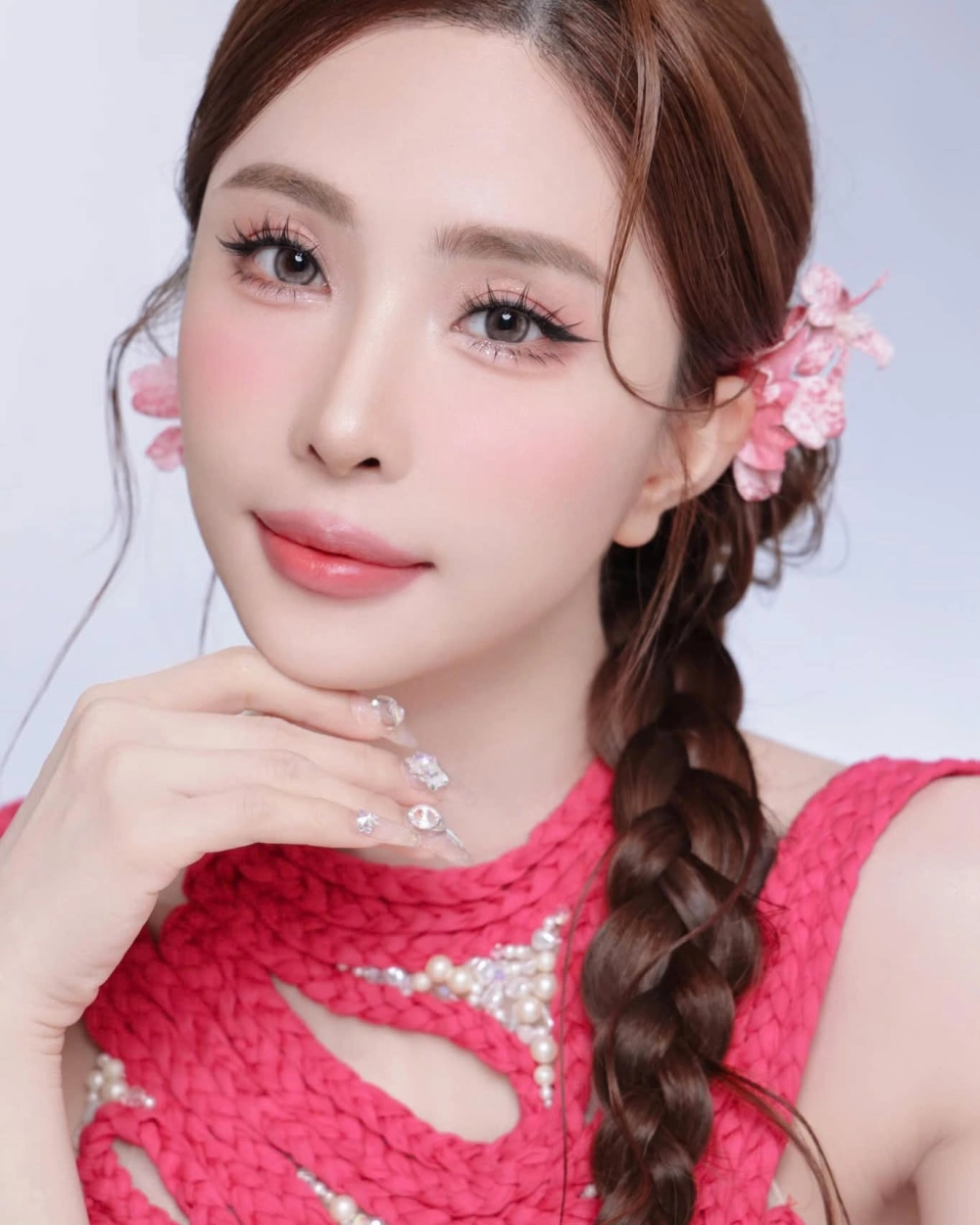 Góc ảnh sang chảnh bật lên chiều cao diễn viên Quỳnh Nga