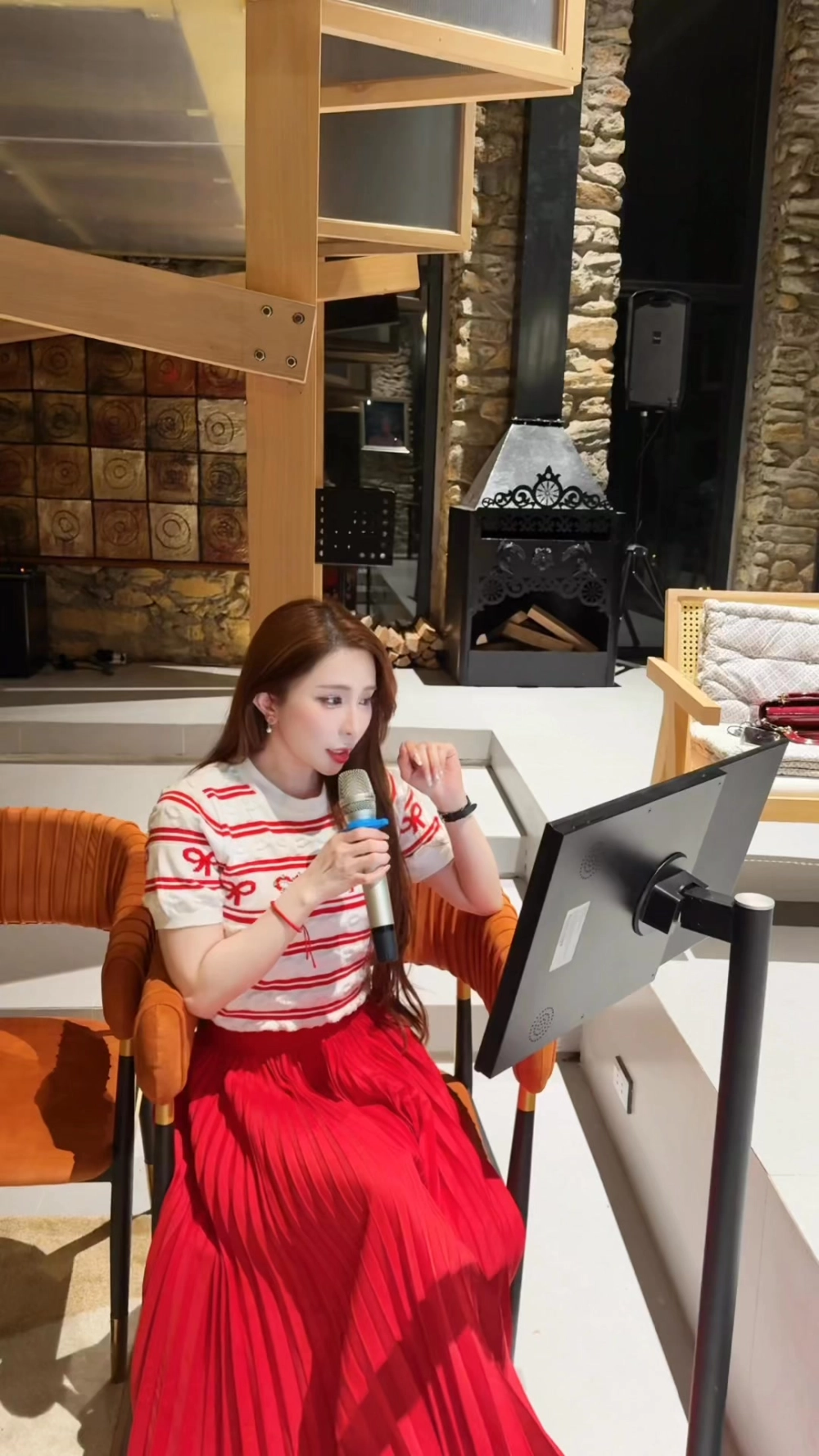 Visual trẻ trung khiến nhiều người hỏi Quỳnh Nga sinh năm bao nhiêu