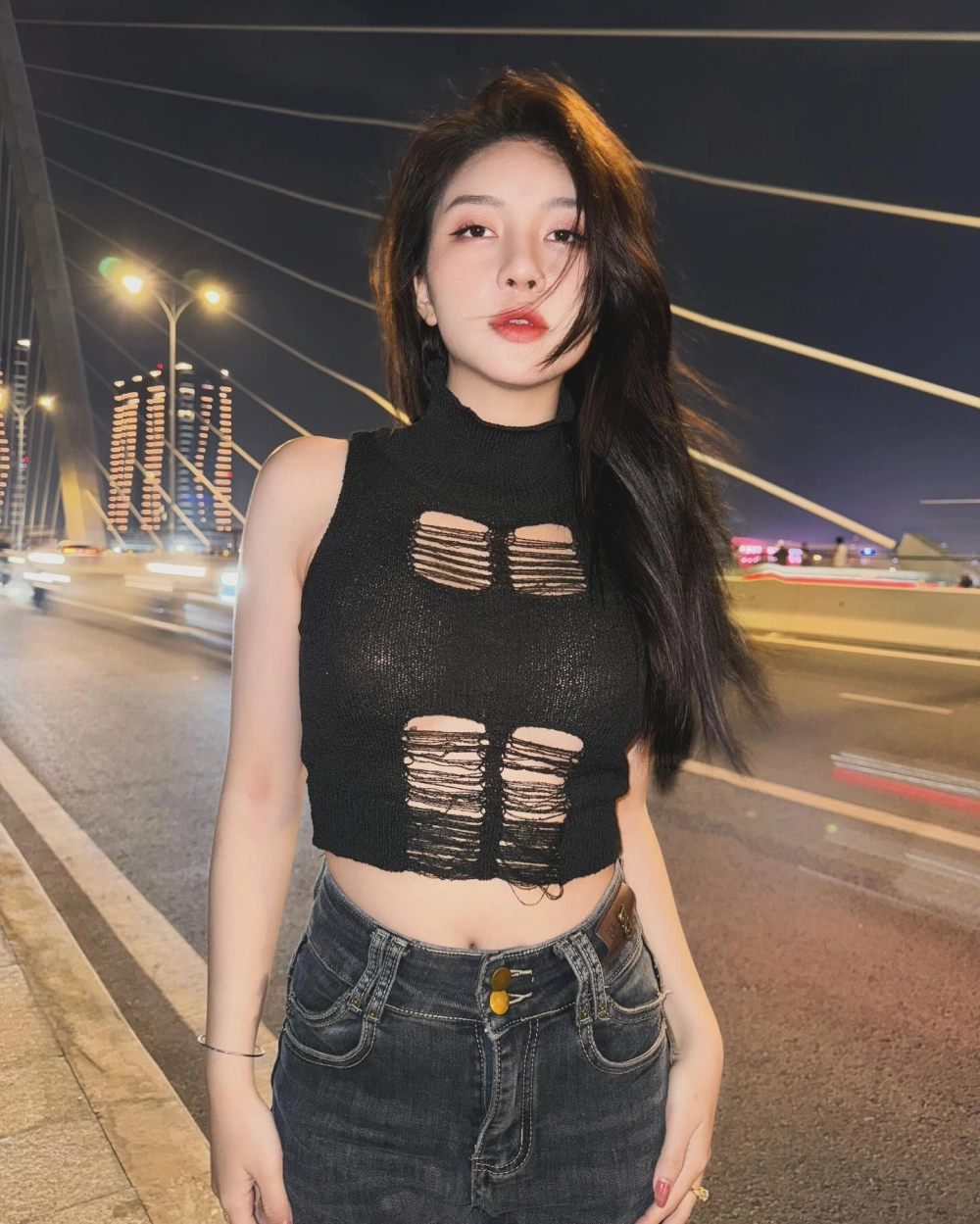 Tạo hình thanh cao thể hiện khi Quỳnh Trang hát nhạc Phật