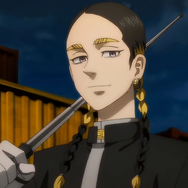 Kiểu tóc của Ran Haitani xoăn tím độc đáo