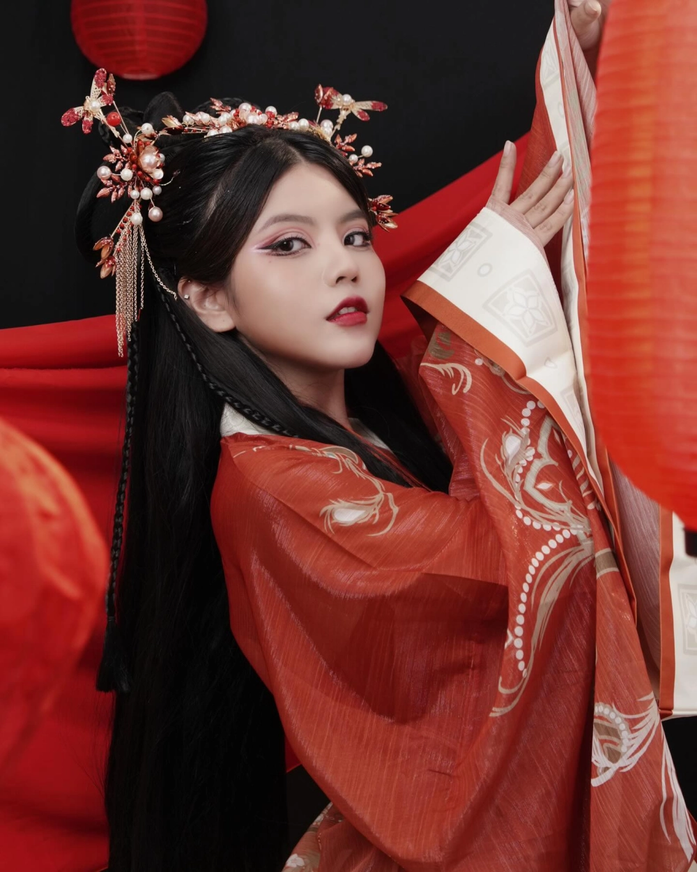 Bức hình chân dung đầy bí ẩn khi hỏi Reency Ngô là ai