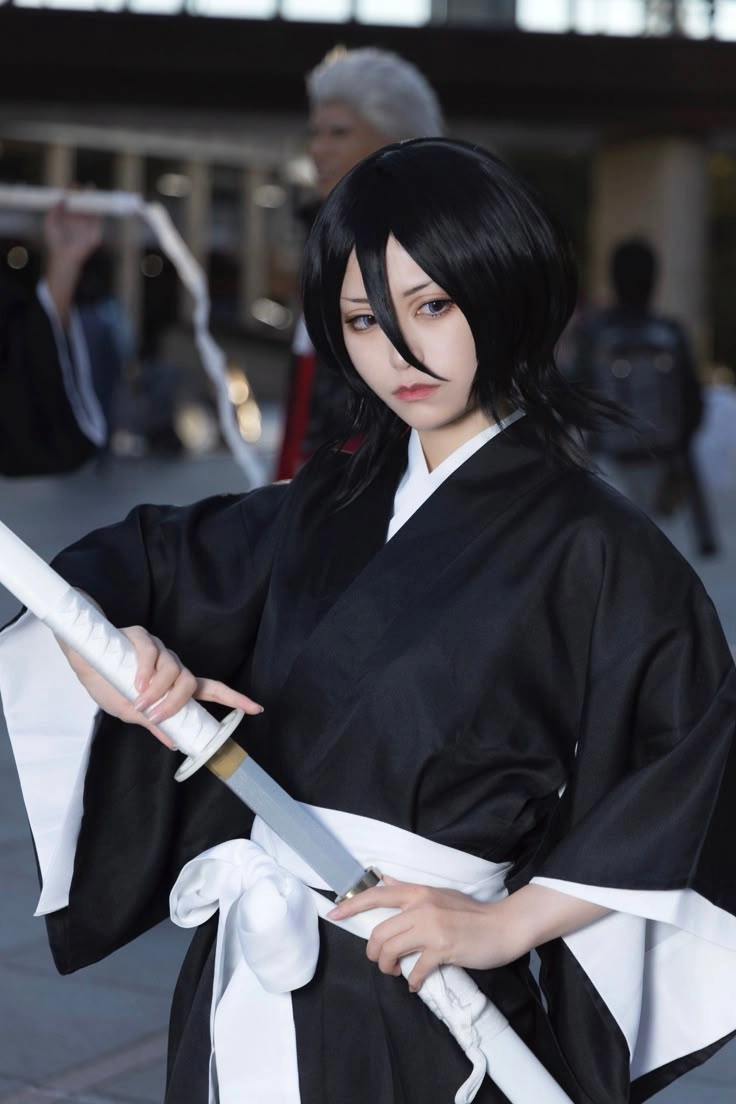 Rukia Kuchiki cosplay kết hợp giữa dịu dàng và quyền lực