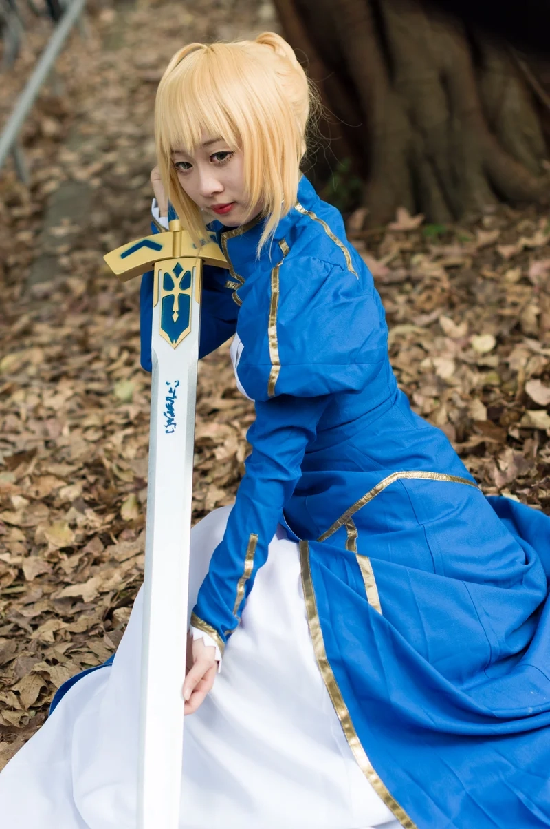 Alter Saber cosplay mang vẻ u tối và quyền lực bí ẩn