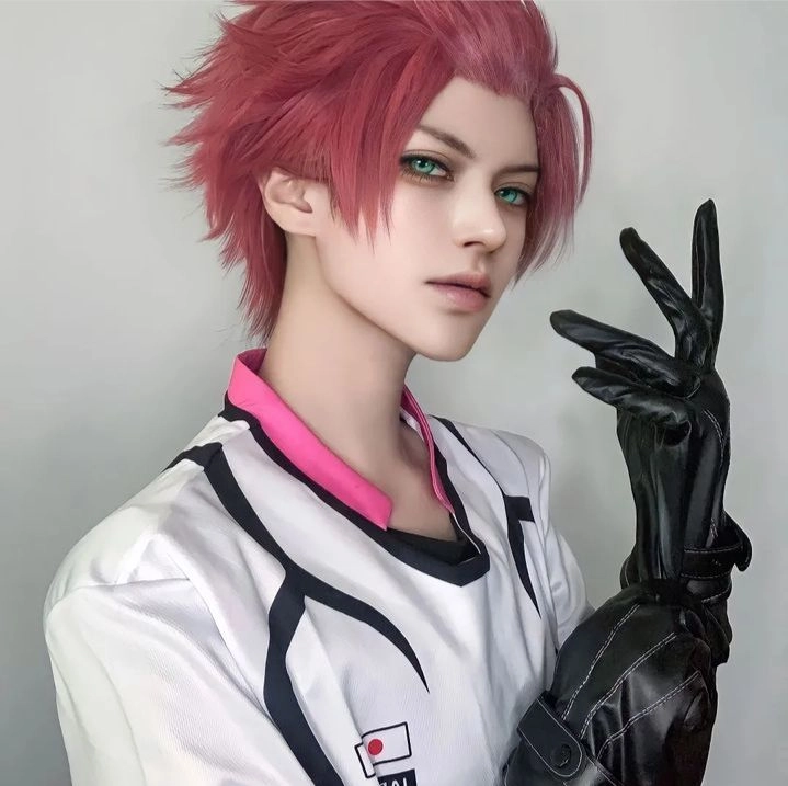 Sae Itoshi cosplay tái hiện hoàn hảo từng chi tiết