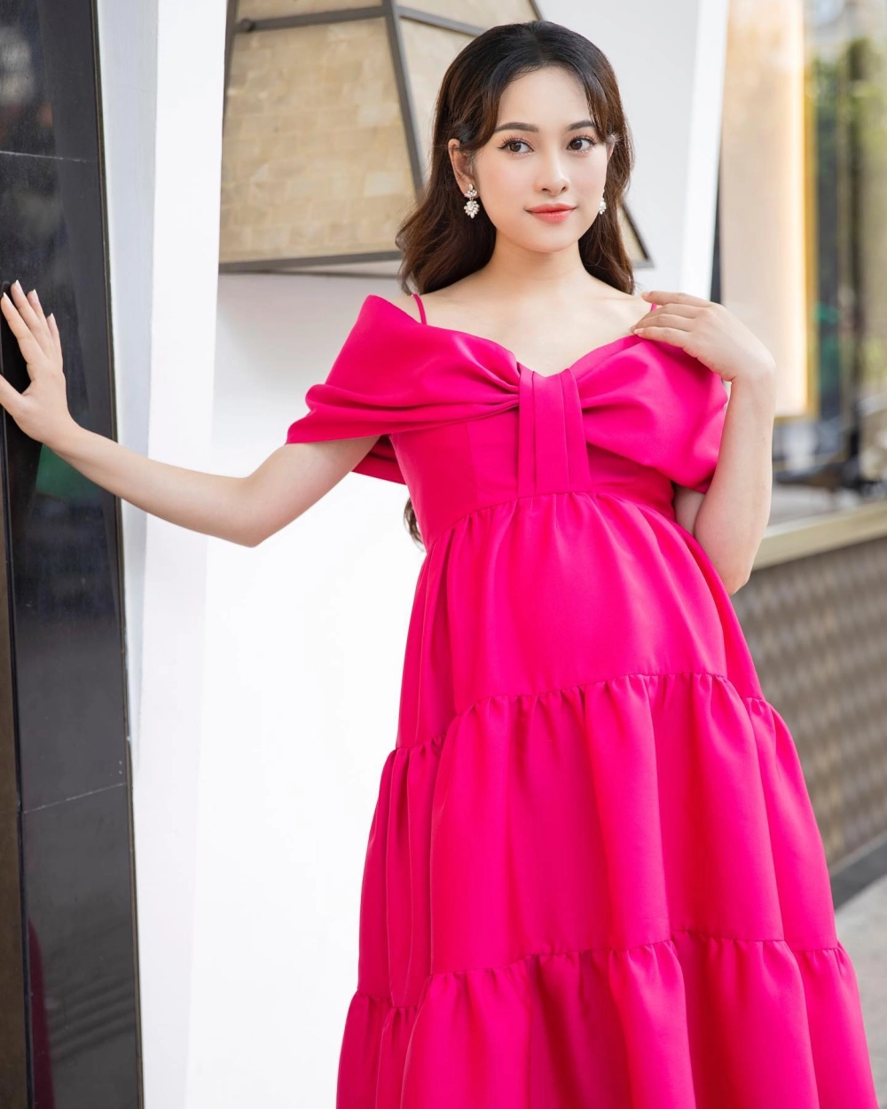 Góc ảnh quyến rũ đậm chất nữ tính từ ca si Sara Luu