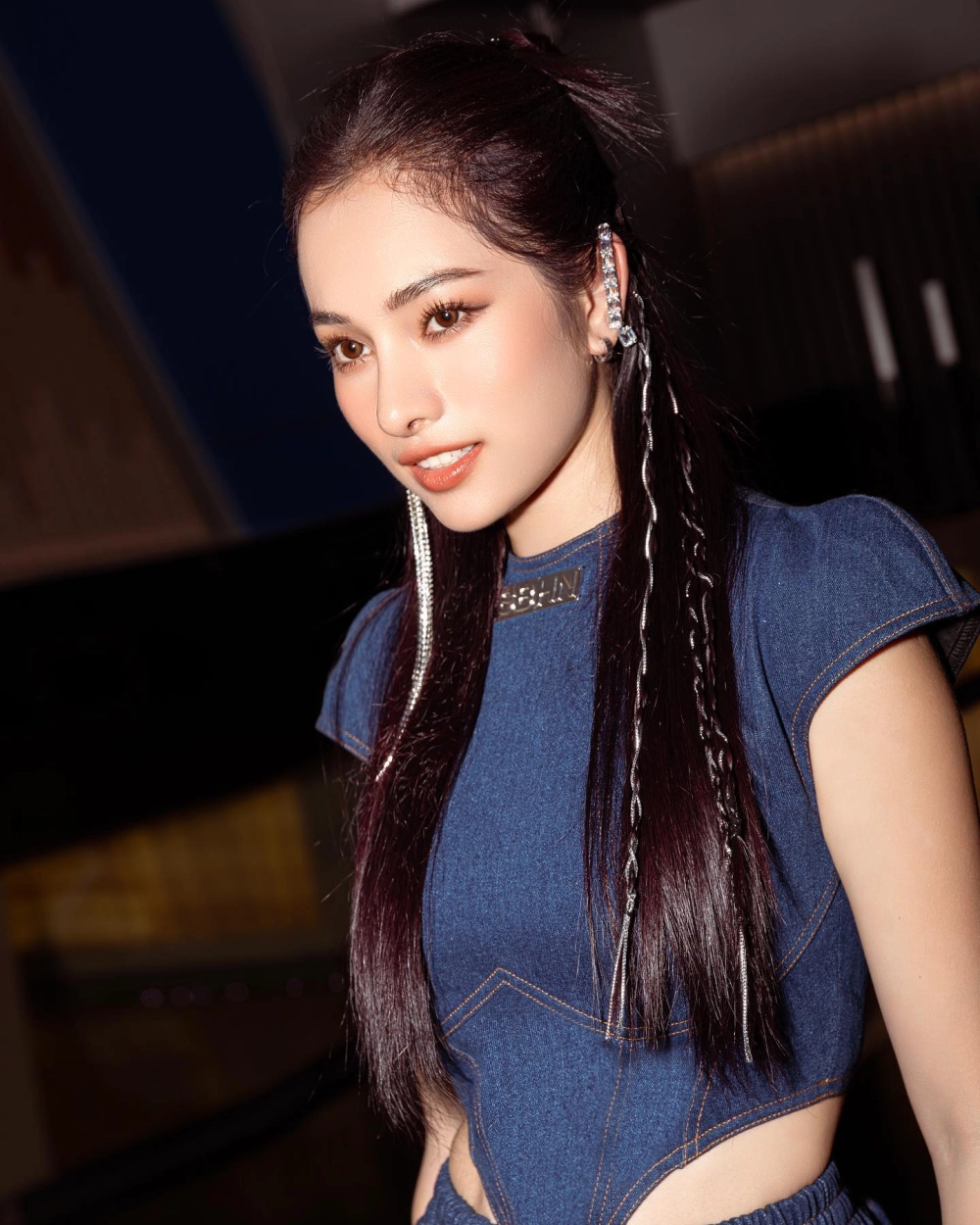 Ảnh hậu trường tiết lộ rõ hơn Sara Lưu là ai