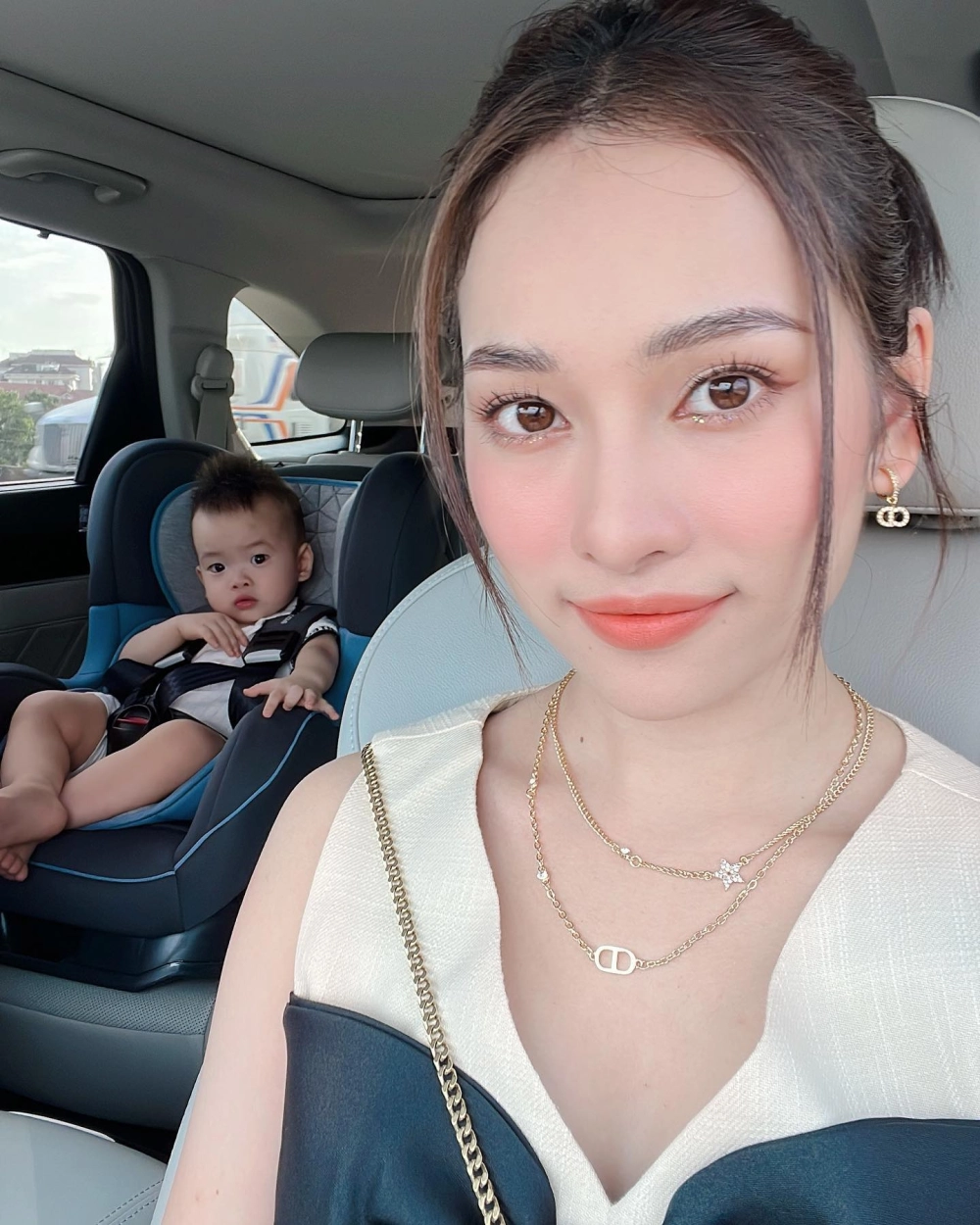 Visual lung linh trong loạt Sara Lưu bài hát nổi bật