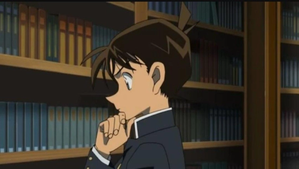Ảnh Shinichi nổi bật với phong thái lạnh lùng