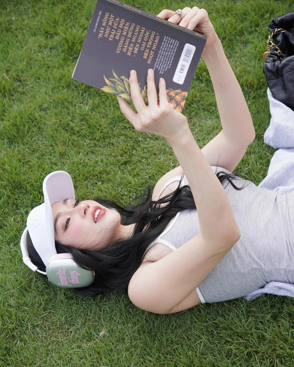 Tạo hình khoe vóc dáng chuẩn từ Sĩ Thanh chiều cao