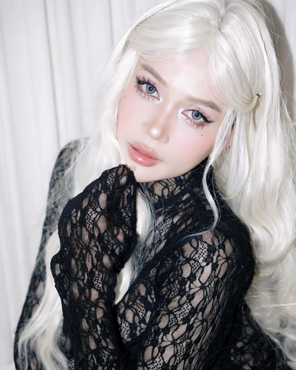 Loạt ảnh nổi bật từ các Sĩ Thanh bài hát gây chú ý