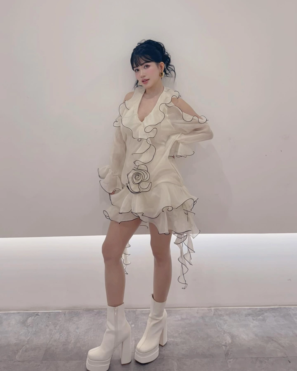 Góc quay đầy cảm xúc trong clip karaoke người ta Sĩ Thanh