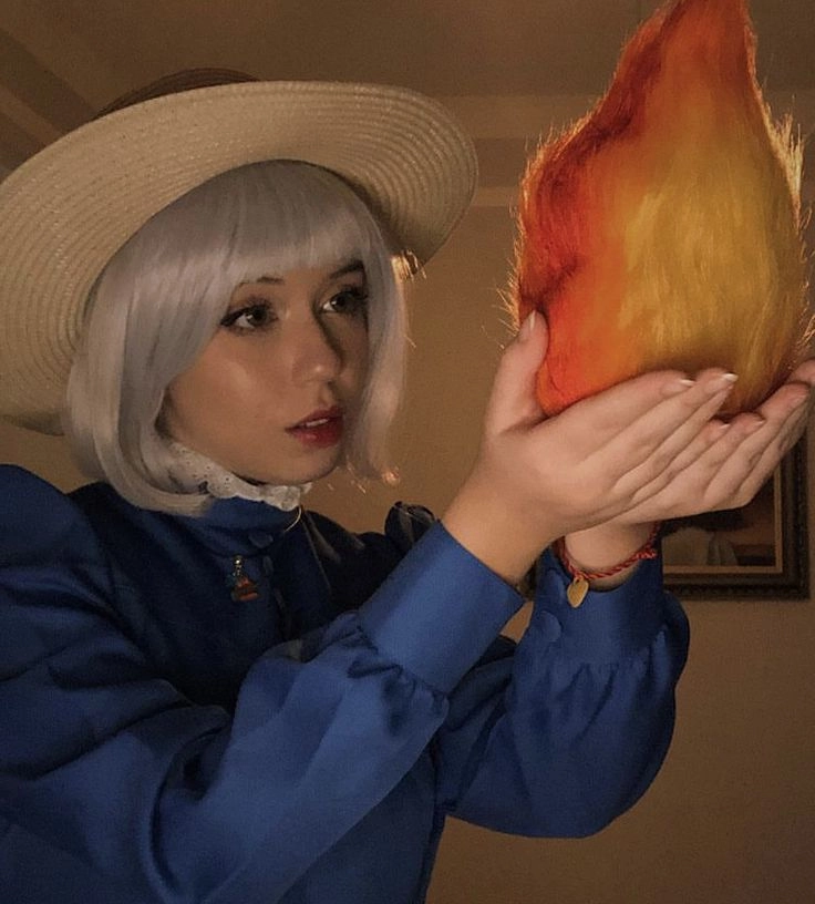 Sophie cosplay thể hiện sự duyên dáng của nhân vật cổ điển