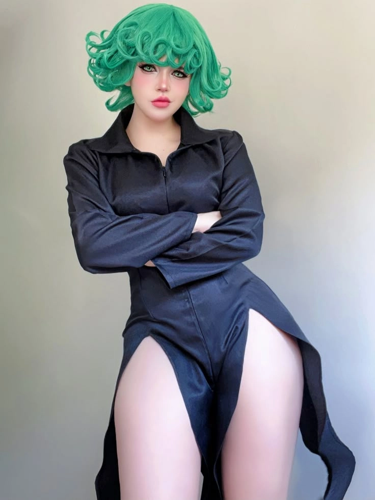 Cosplay Tatsumaki trang phục xanh lục cuốn hút