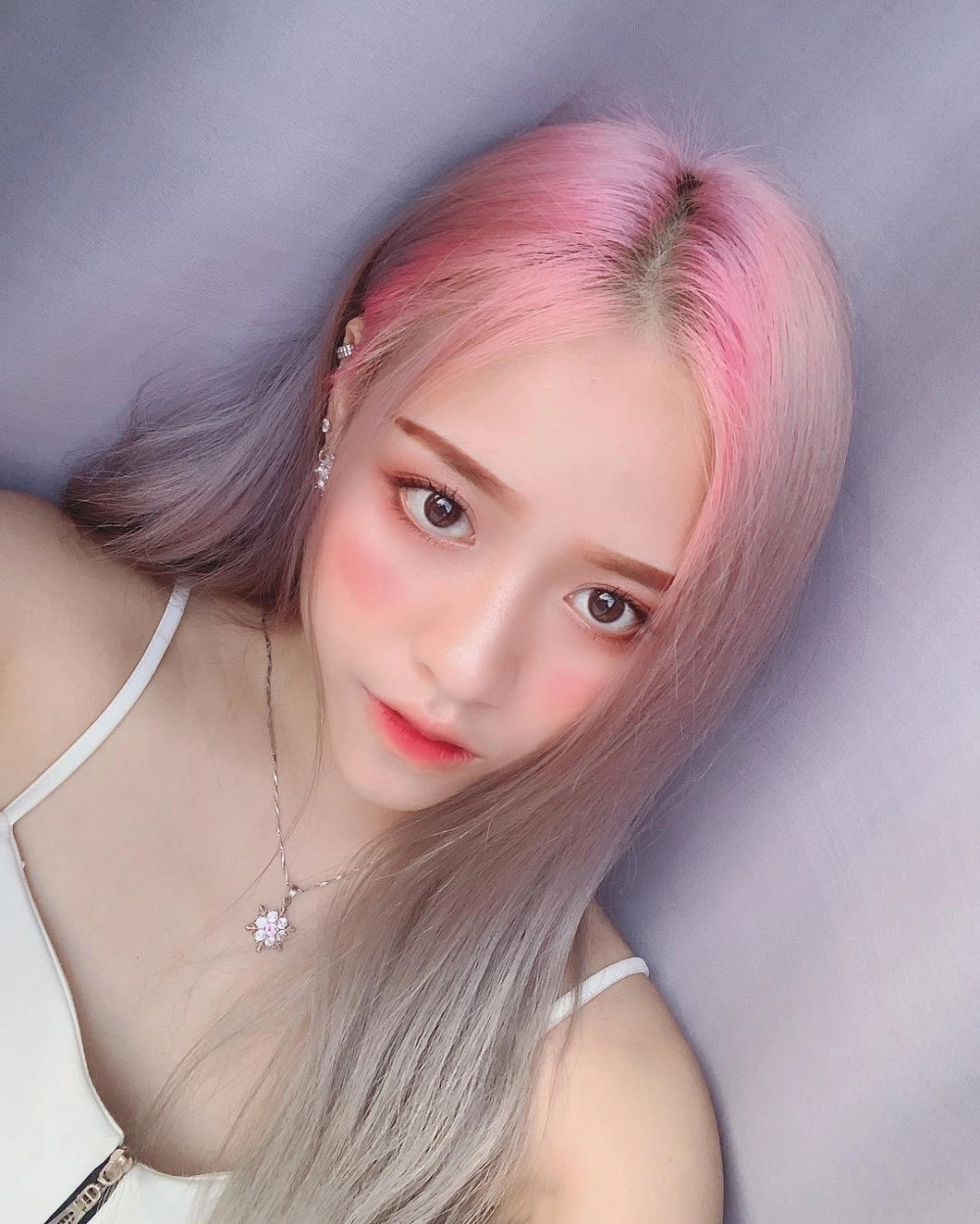 Gen Z cá tính trong ảnh mạng gái xinh 2k10