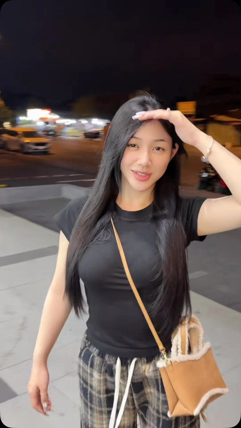 Visual tuổi dậy thì ấn tượng khi biết Trần Hà Linh 2002