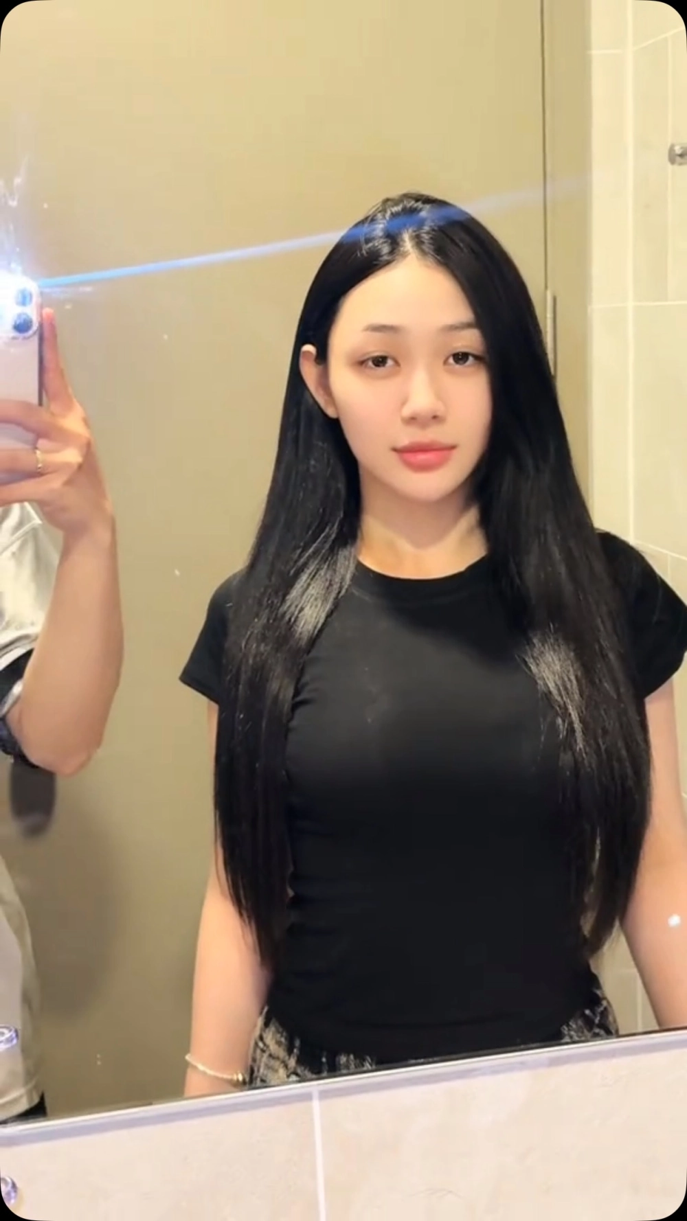 Ảnh hồi trẻ mang dấu ấn Trần Hà Linh quá khứ