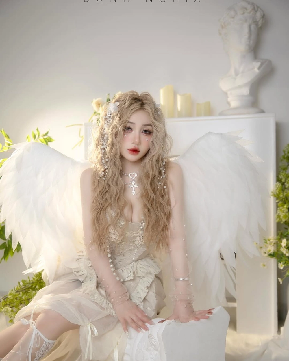 Ảnh hậu trường sôi động khi Trần Hà Linh bị đánh