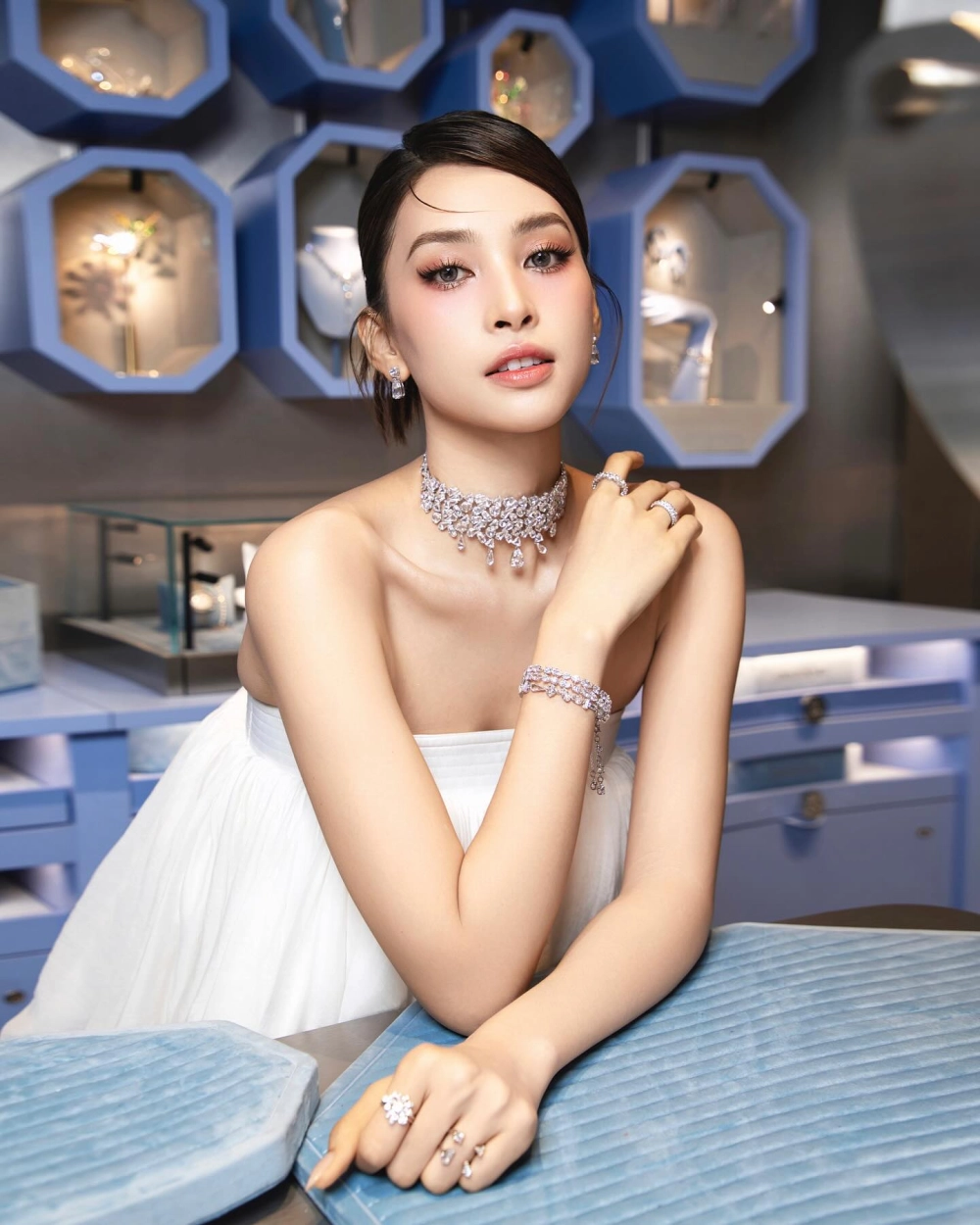 Đổi mới phong cách với avatar gái ngầu cá tính cực chất