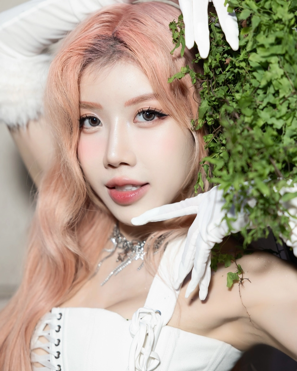 Bùng nổ visual trong những shoot hình từ Trang Pháp MV