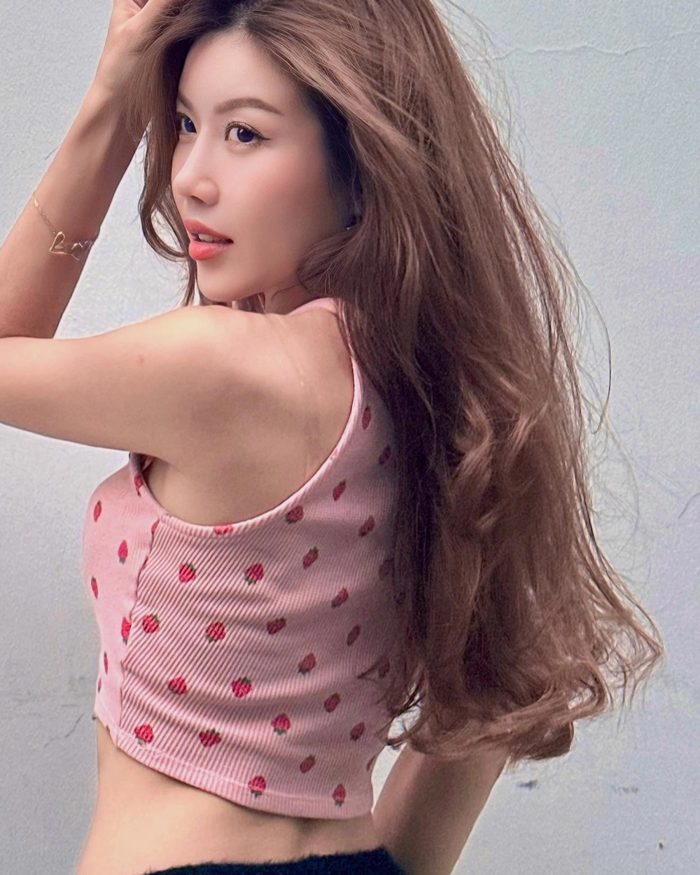 Khám phá vẻ đẹp ngọt ngào của Trang Pháp trong từng khung hình