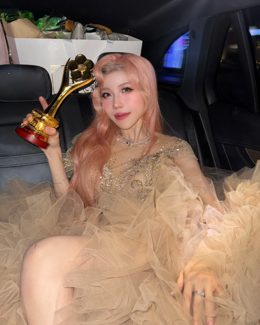 Visual cuốn hút bất ngờ từ cô nàng Trang Pháp quê ở đâu