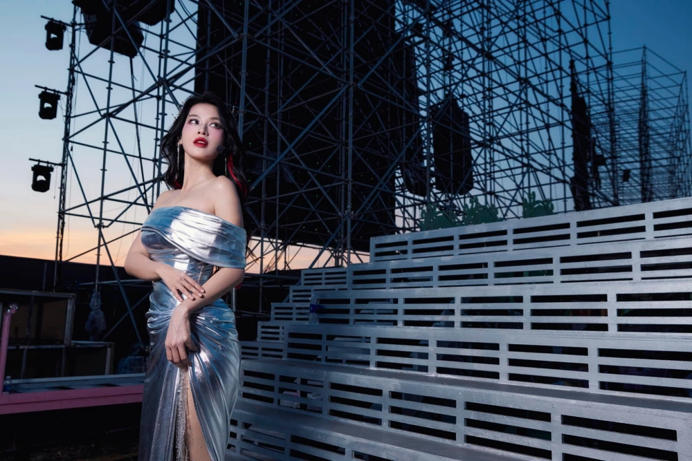 Ảnh cá tính từ thời Tú Vi để tóc ngắn