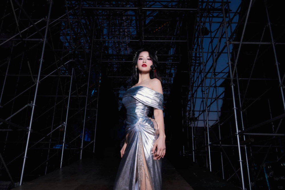 Ảnh trình diễn mạnh mẽ tại Đạp Gió cùng Tú Vi