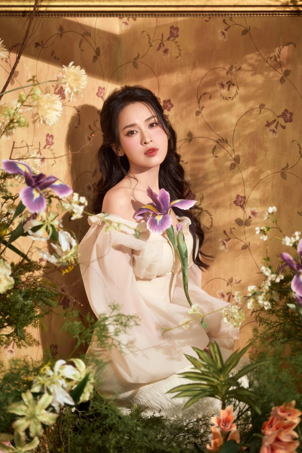 Ảnh toàn thân giúp ước lượng Tú Vi cao bao nhiêu