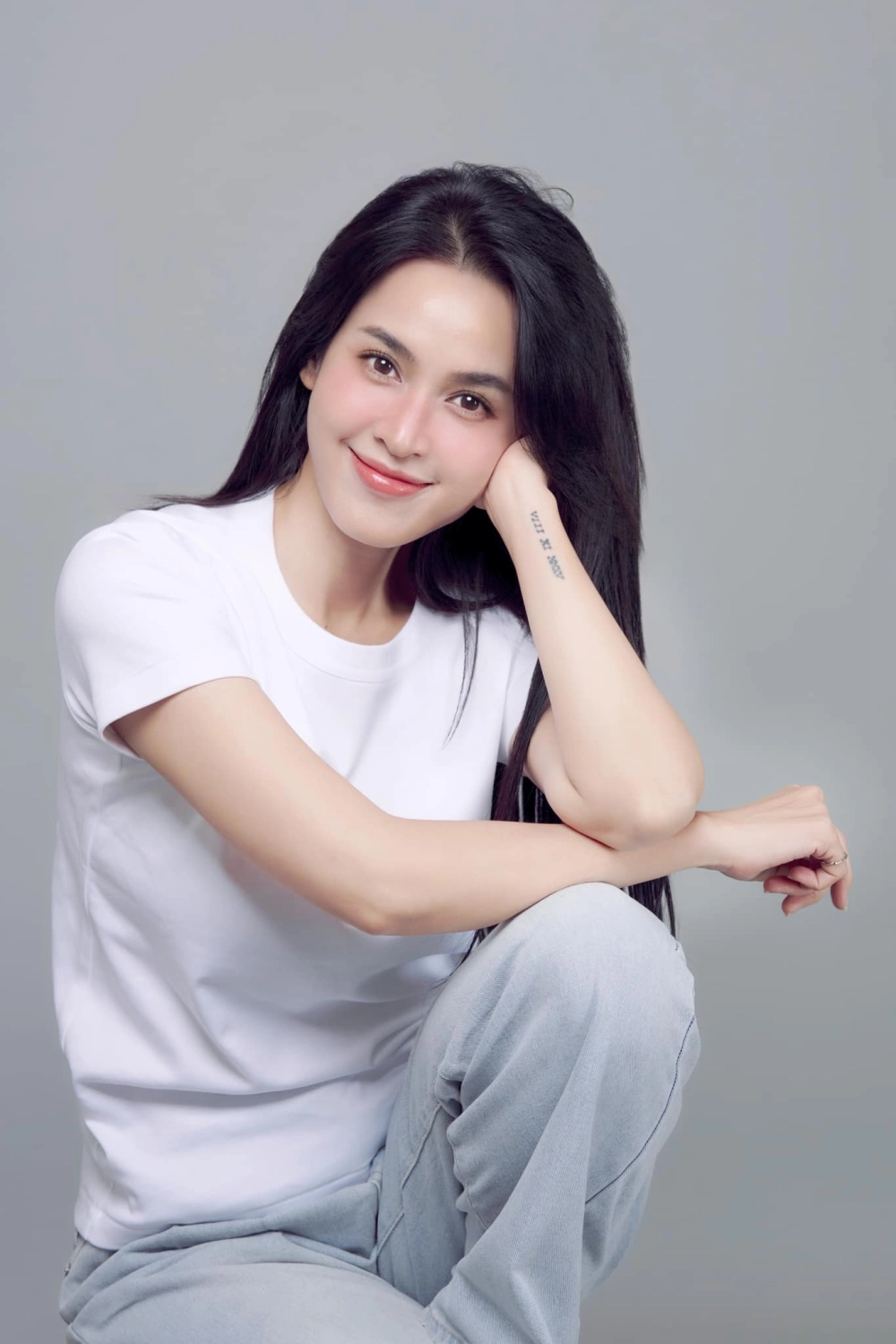 Ảnh cận cảnh nhẹ nhàng cho bài viết Lê Tú Vi sinh năm bao nhiêu