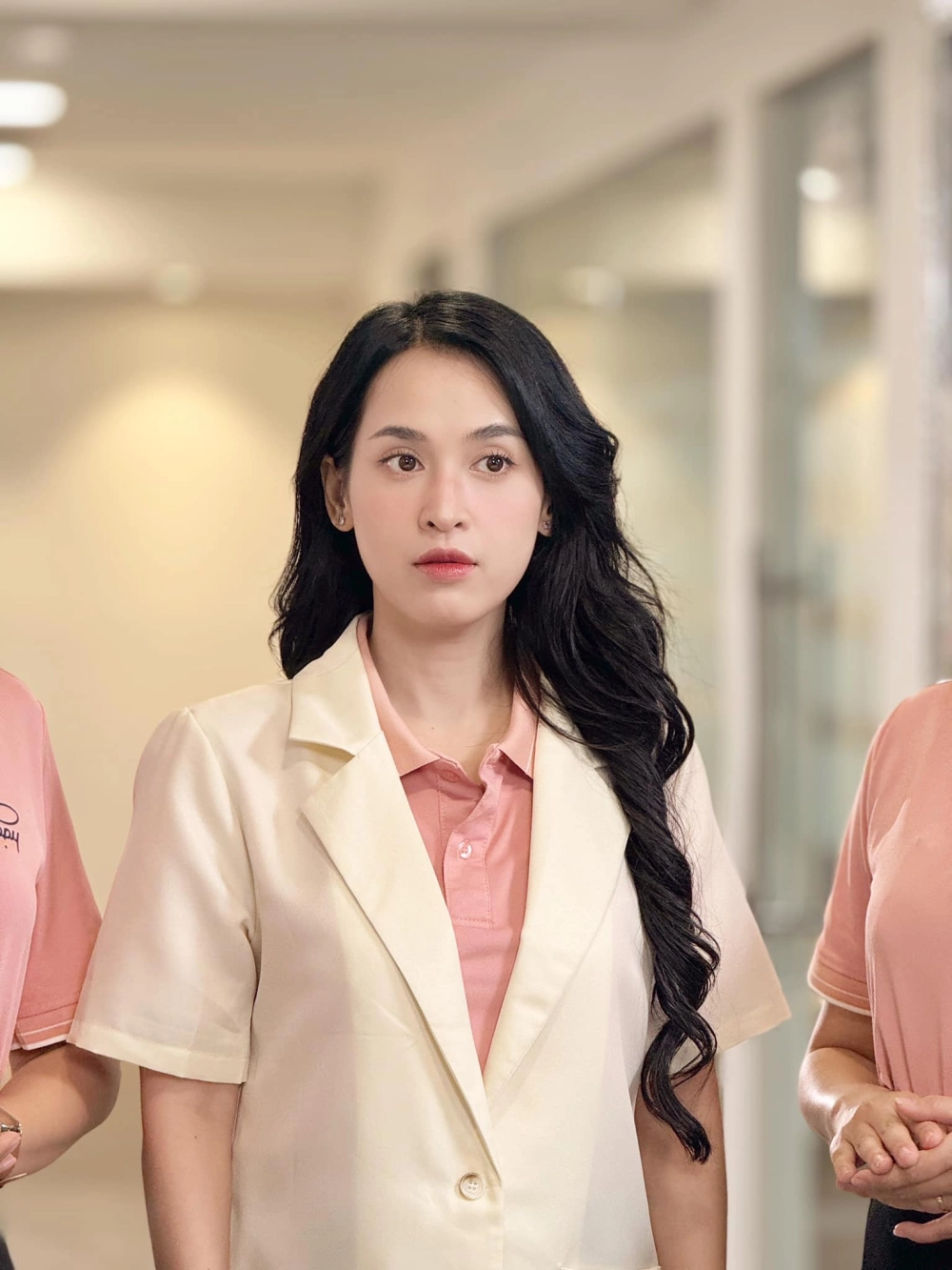 Ảnh chân dung trẻ trung khiến khán giả hỏi Tú Vi sinh năm bao nhiêu