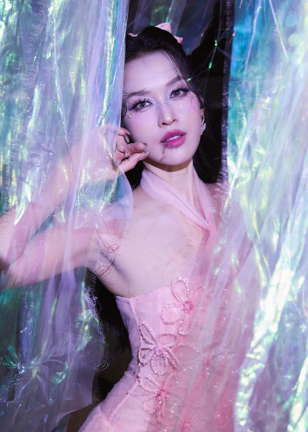 Ảnh chụp trong phim thể hiện khả năng diễn xuất của Tú Vi