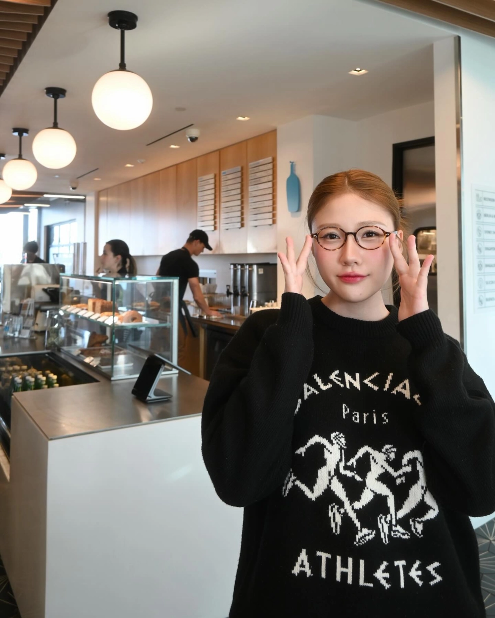 Thần thái cuốn hút trong các cảnh quay phim của Uyển Ân