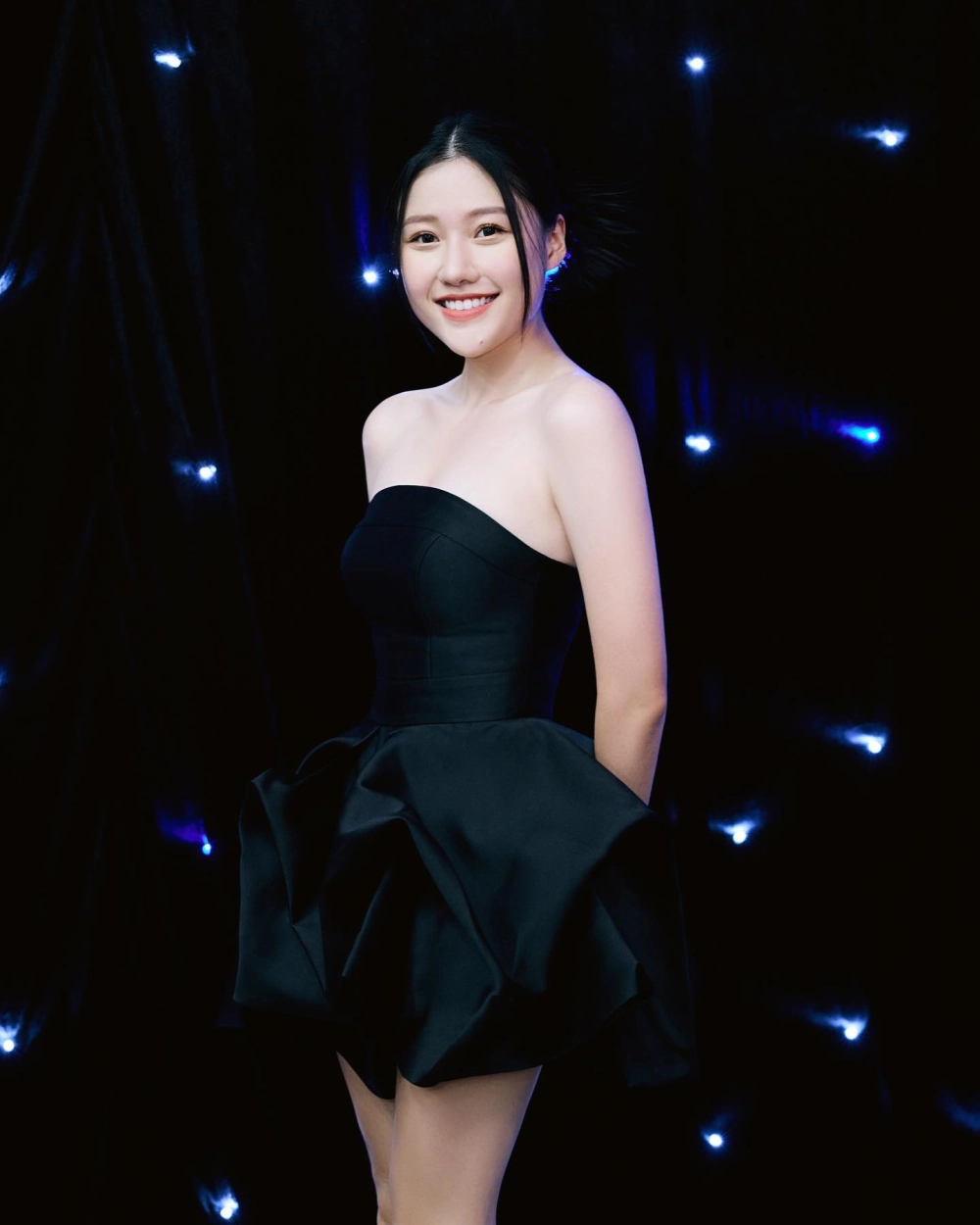 Ánh nhìn sâu lắng trong vai diễn Uyển Ân mai cảm xúc