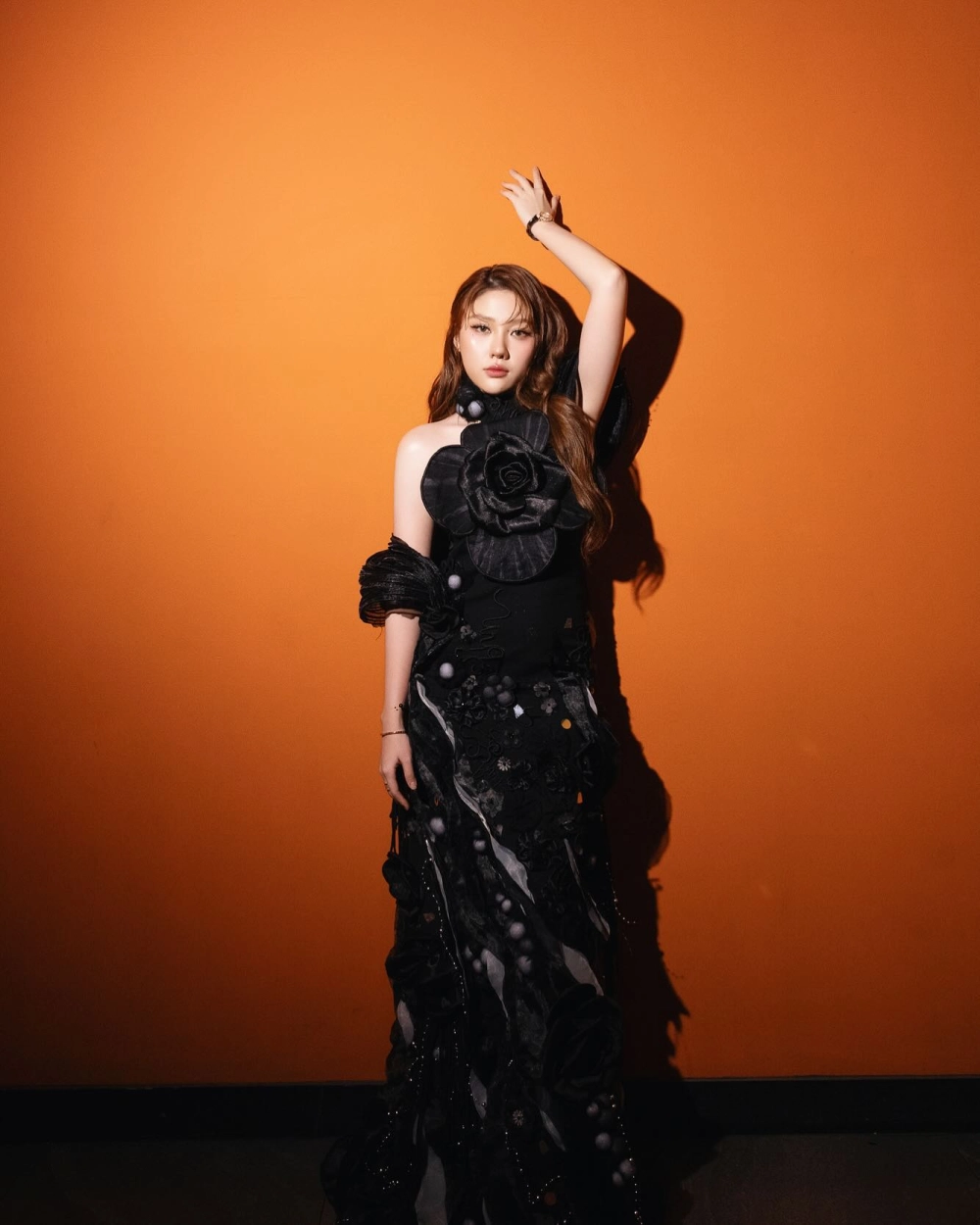 Tạo hình xinh đẹp của dâu hào môn Uyển Ân khiến fan mê mẩn