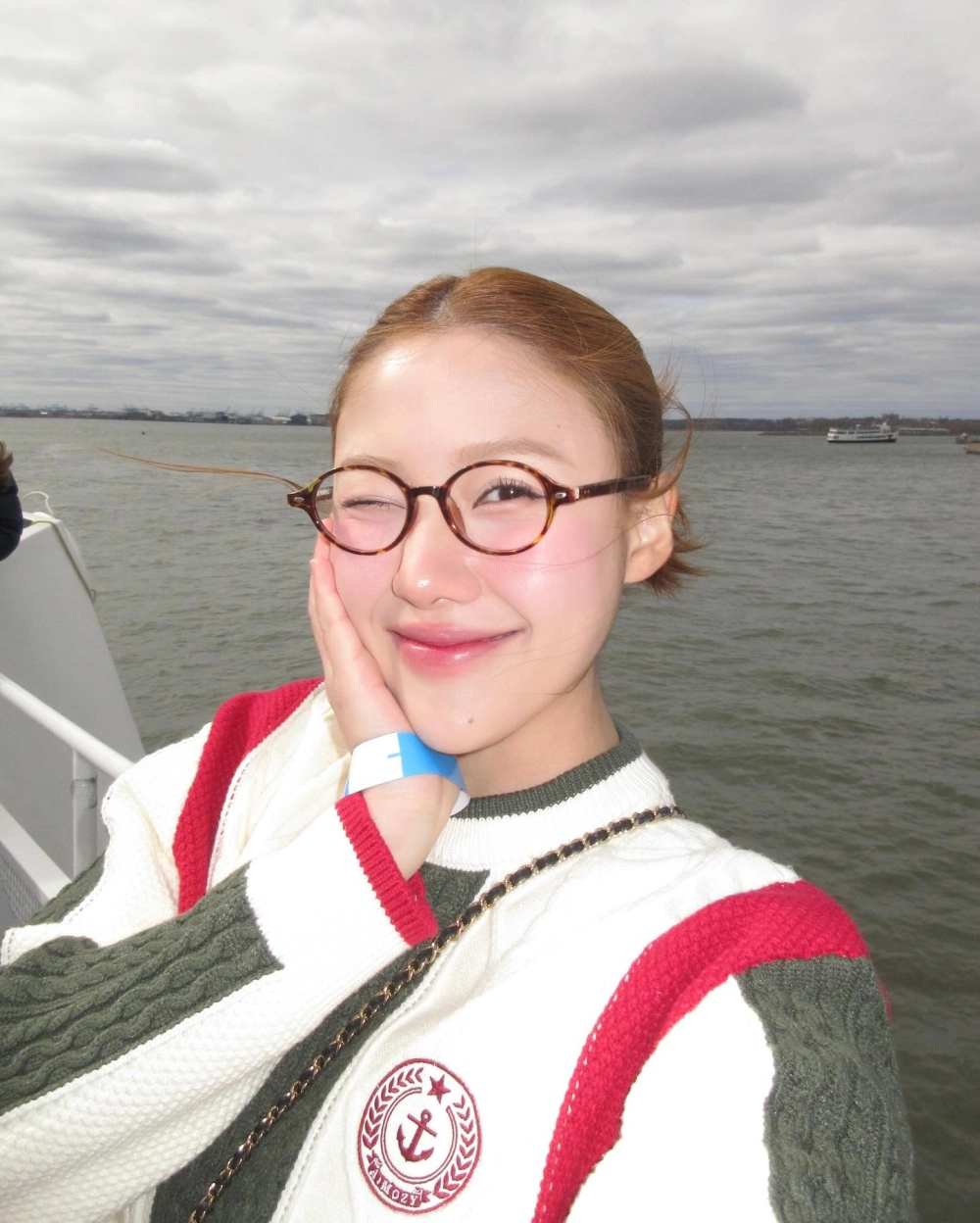 Ảnh full body làm rõ Uyển Ân cao bao nhiêu khiến fan bất ngờ