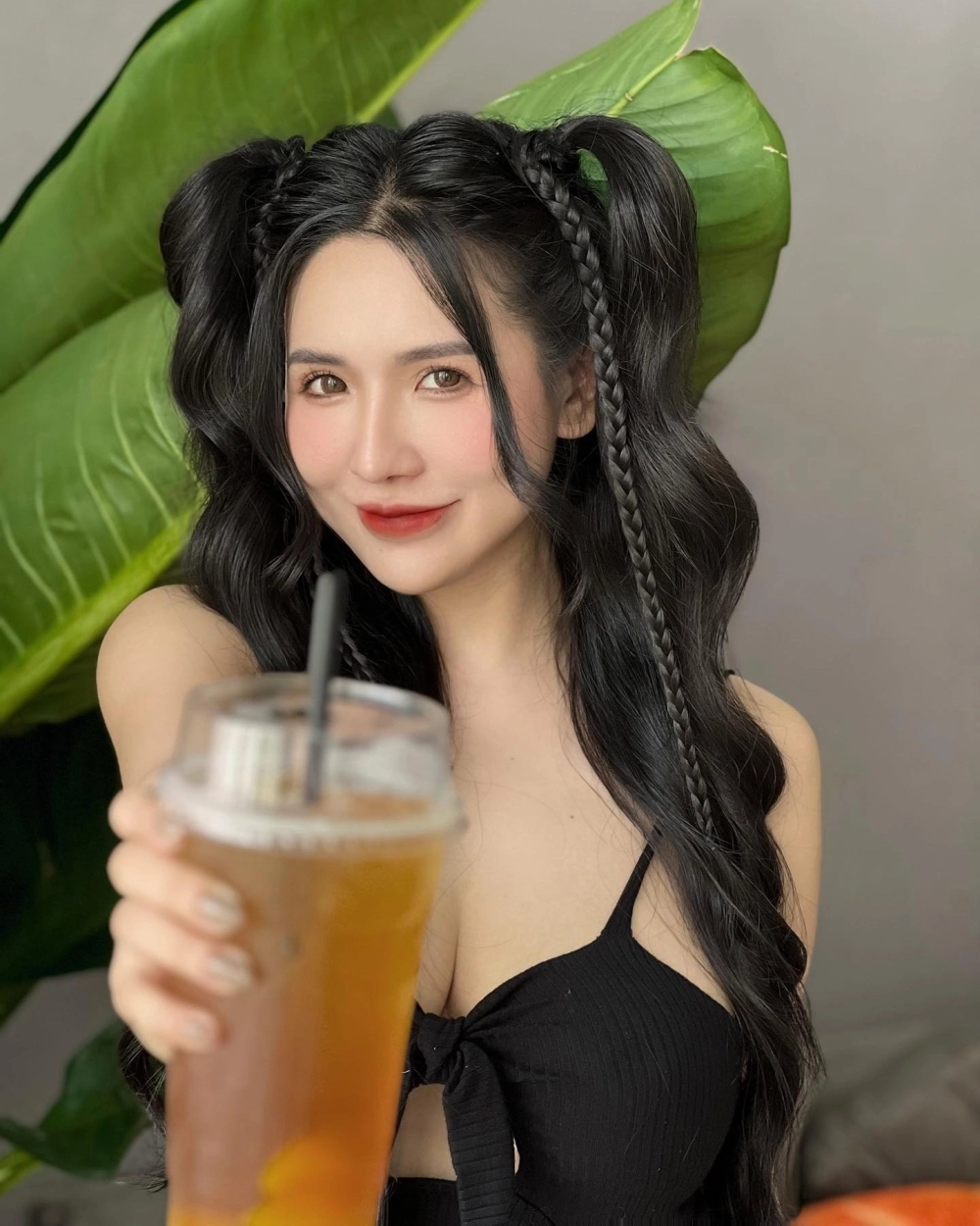 Ảnh hồi nhỏ hé lộ quá khứ Viên Vibi