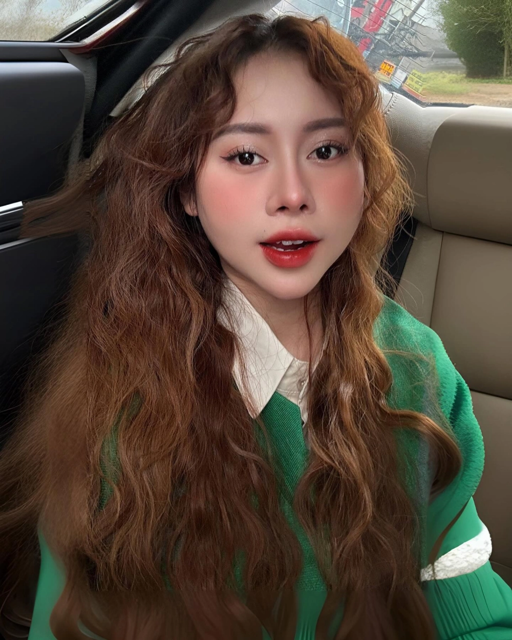 Ảnh ngọt ngào trong sinh nhật Việt Phương Thoa