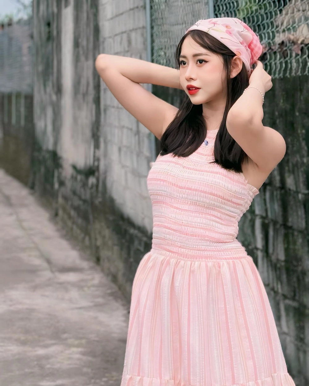 Visual chuyên nghiệp khi Việt Phương Thoa đóng phim