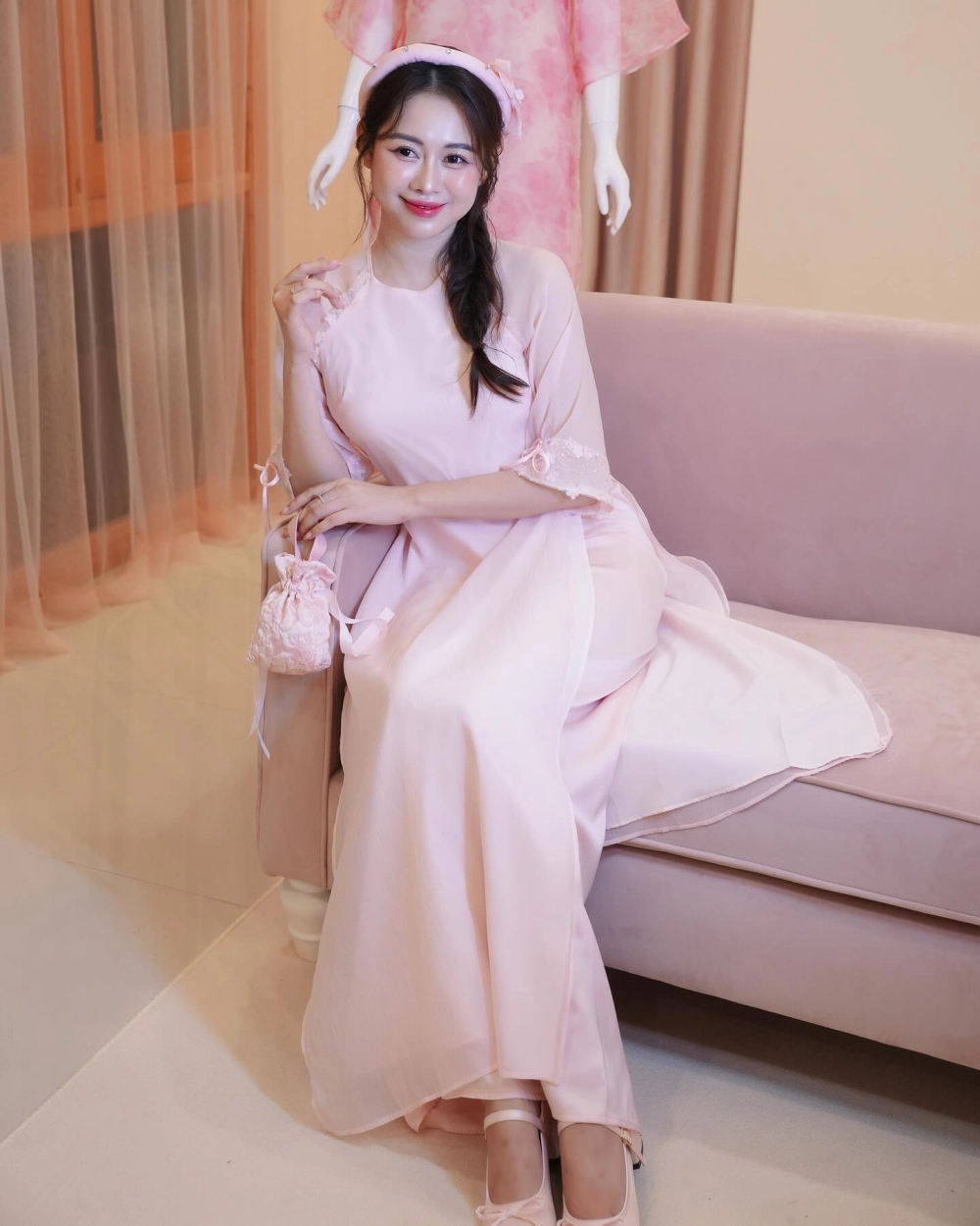 Ảnh bật mí giúp bạn biết rõ Việt Phương Thoa là ai