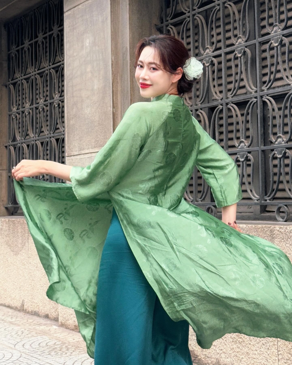 Hình ảnh cá tính với màu tóc mới của Việt Phương Thoa nhuộm tóc