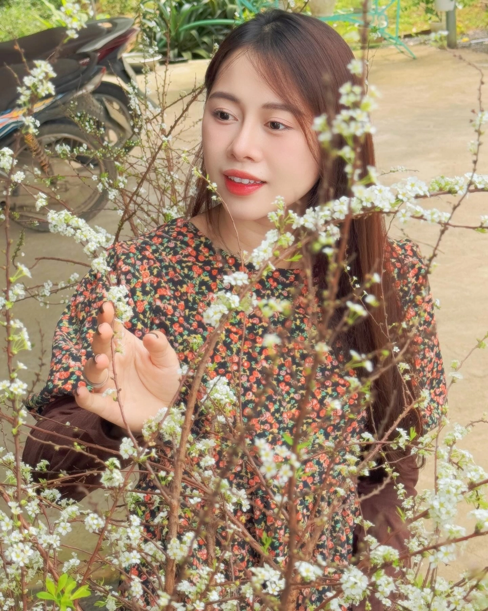 Ảnh mộc mạc dễ thương khi Việt Phương Thoa về quê